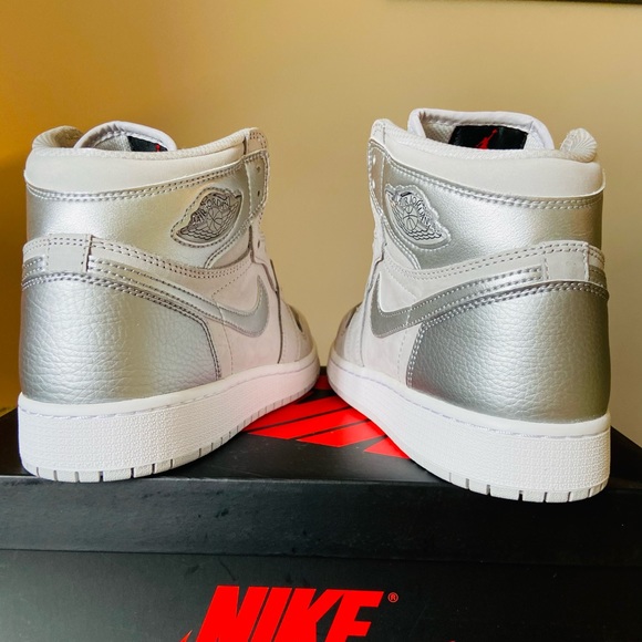 Air Jordan 1. 6.5 Y. Neutral gray/ Metallic silver - Picture 4 of 6